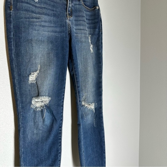 Judy Blue Shark Attack Distressed Skinny Cropped Jeans Dark Wash Size 26 Women’s - Picture 5 of 11